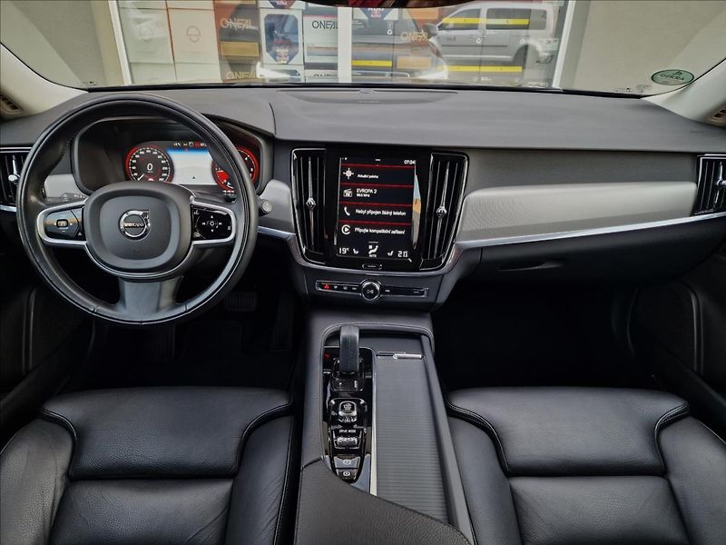 Volvo V90 B4 AWD Momentum Pro Auto,1Maj - fotka 24 z 50