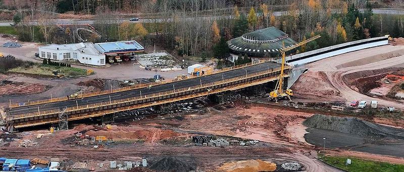 Záběry z dronu na přestavbu jesenické křižovatky na dálnici D6 Praha - Karlovy Vary.