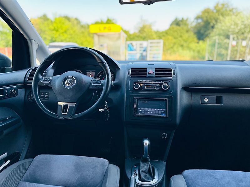 Volkswagen Touran (2011) 1.4TSi DSG 103kW NAVI - fotka 9 z 14