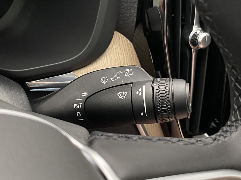Volvo XC60 B5 AWD DARK PLUS AUT CZ - fotka 23 z 61