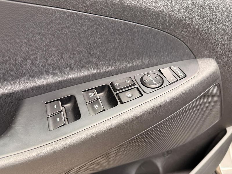 Hyundai Tucson 1.6-1.MAJ-130KW-NAVI-KAMERA - fotka 18 z 31