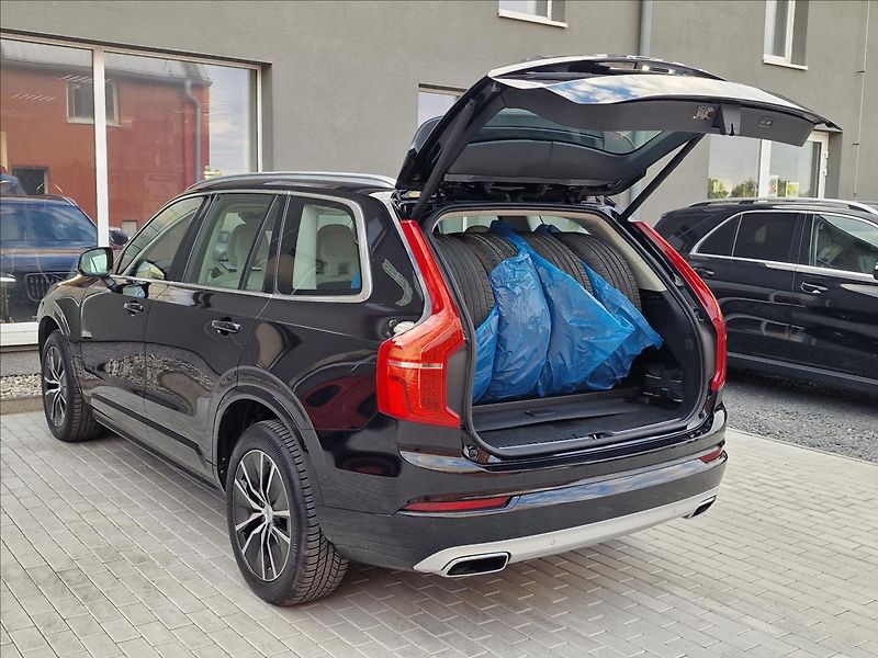 Volvo XC90 B5 AWD Momentum Pro Auto,1Maj - fotka 40 z 50