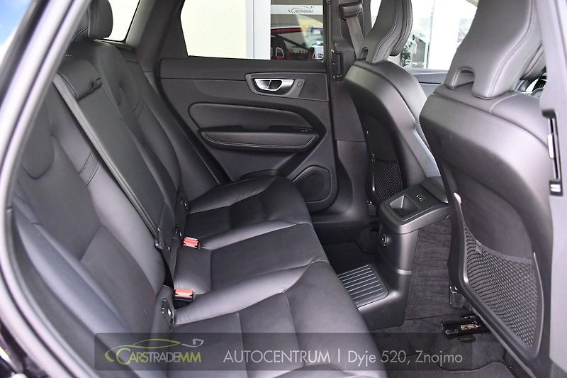 Volvo XC60 2.0T8 R-Desing RECHARGE - fotka 19 z 54
