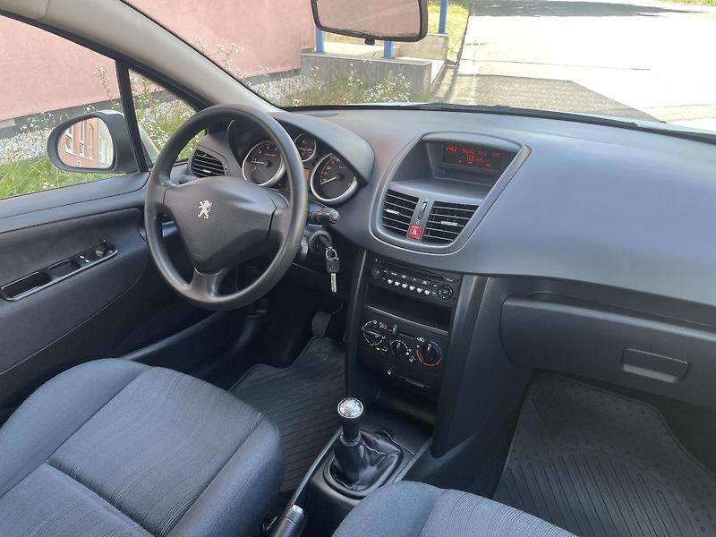 Peugeot 207 (2007) 1.4i - 67.000 km - ČR - fotka 11 z 18