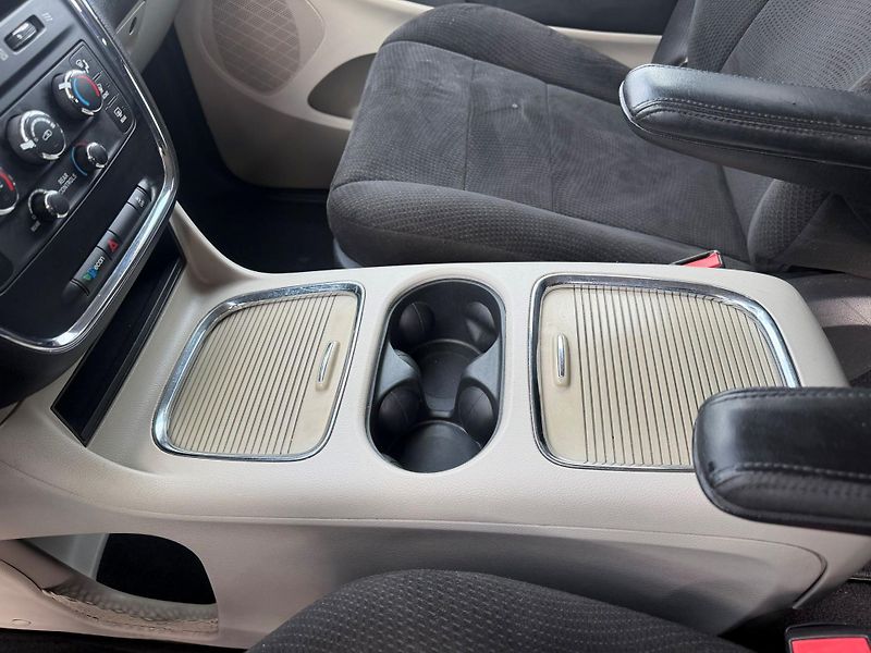 Chrysler Town & Country (2014) Grand Caravan 3,6 RT LPG 2014 - fotka 17 z 20