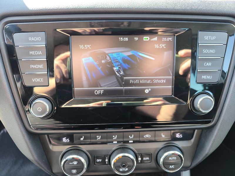 Škoda Octavia (2014) 1,6TDI DSG STYLE*VELKÝ SERVIS* - fotka 39 z 58