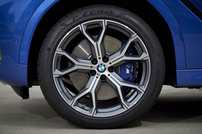 BMW X6 M50i