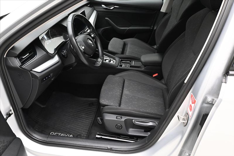Škoda Octavia 2,0 TDI 110 kW DSG Clever Záru - fotka 13 z 30