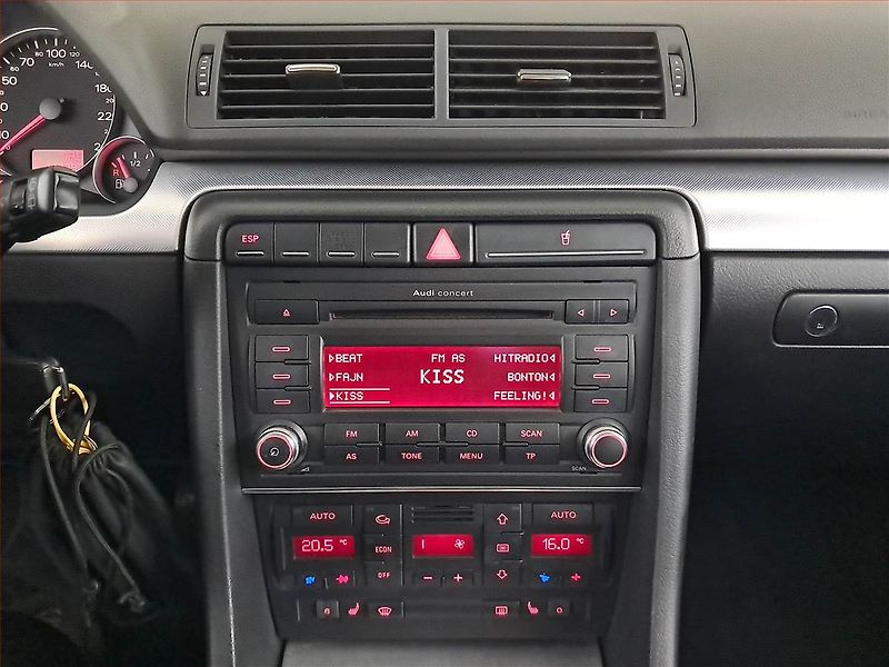 Audi A4 (2007) 2.0 TDI, nová STK - fotka 12 z 17