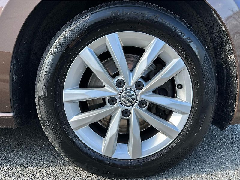 Volkswagen Touran 1.6 TDI Comfortline 7 míst - fotka 16 z 21