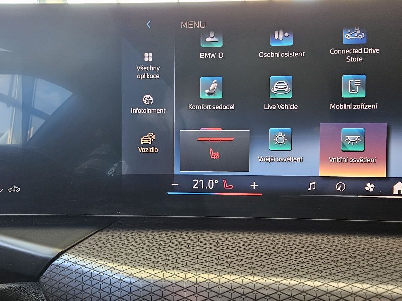 BMW Řada 3 320d xDrive M paket - fotka 29 z 34