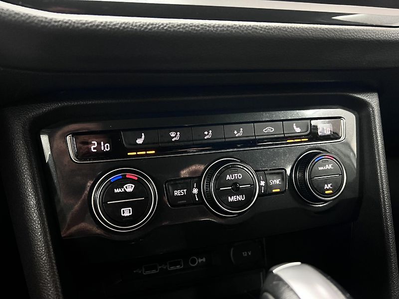 Volkswagen Tiguan 2.0 TSI 140 kW R-Line - fotka 48 z 50