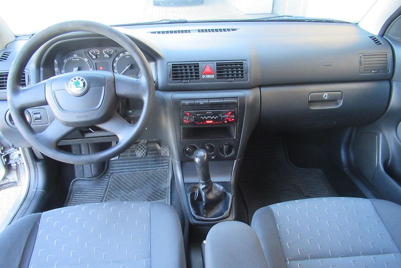 Škoda Octavia 1.9 TDi TOUR KLIMA TAŽNÉ - fotka 10 z 17