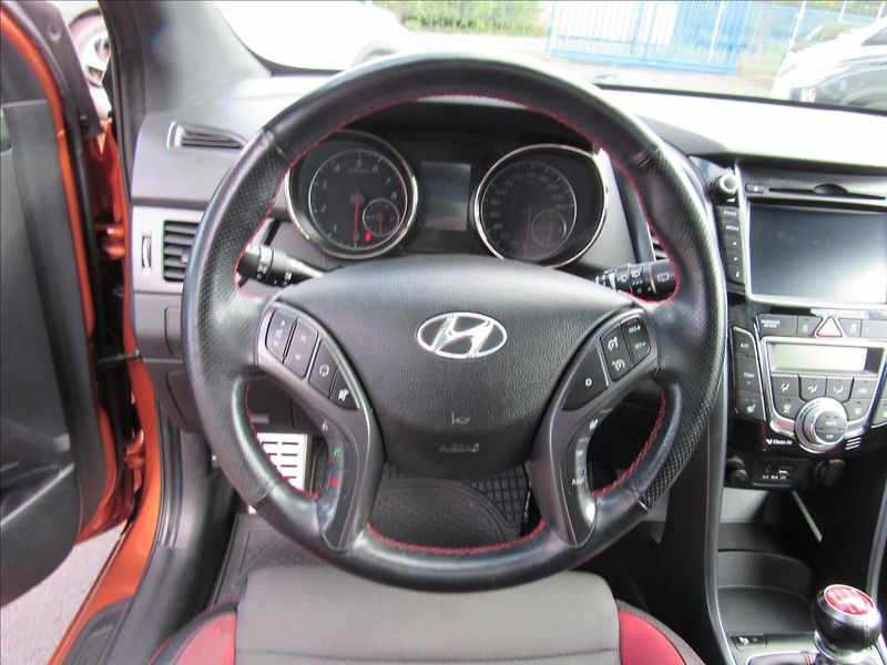 Hyundai i30 1,6 Turbo 137kW - fotka 12 z 35