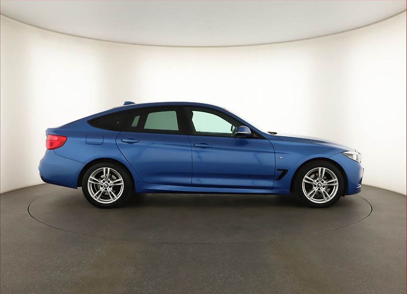 BMW Řada 3 (2016) 320d xDrive GT, 4X4, Automat - fotka 6 z 20