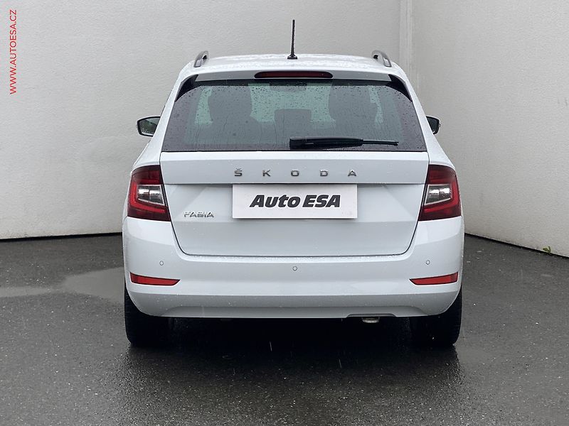Škoda Fabia (2022) 1.0 TSi, 2.maj,ČR, Ambition - fotka 5 z 17