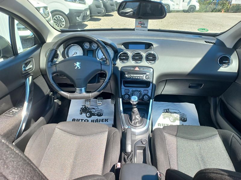 Peugeot 308 (2010) CC 1.6i 115kW  - fotka 9 z 19