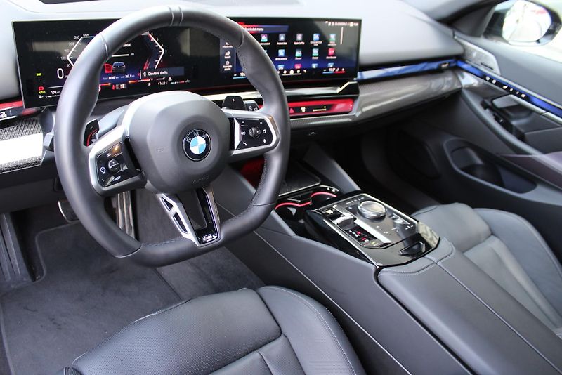 BMW Řada 5 BMW 540d xDrive Touring TOP - fotka 4 z 29