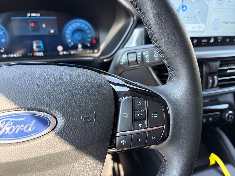 Ford Kuga AWD HEV TITANIUM CZ TOP VÝBAVA - fotka 14 z 19