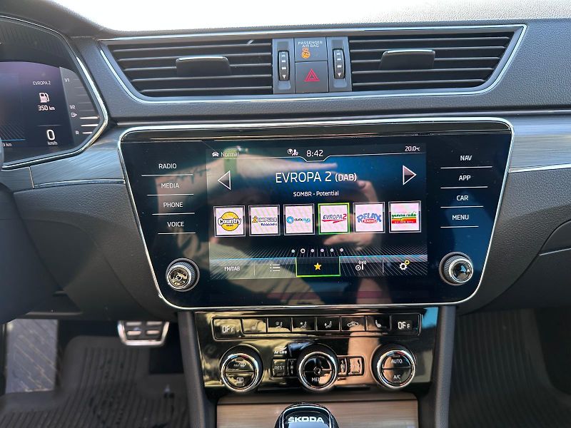 Škoda Superb 2,0 TDI 4x4 DSG 147kW - fotka 13 z 16
