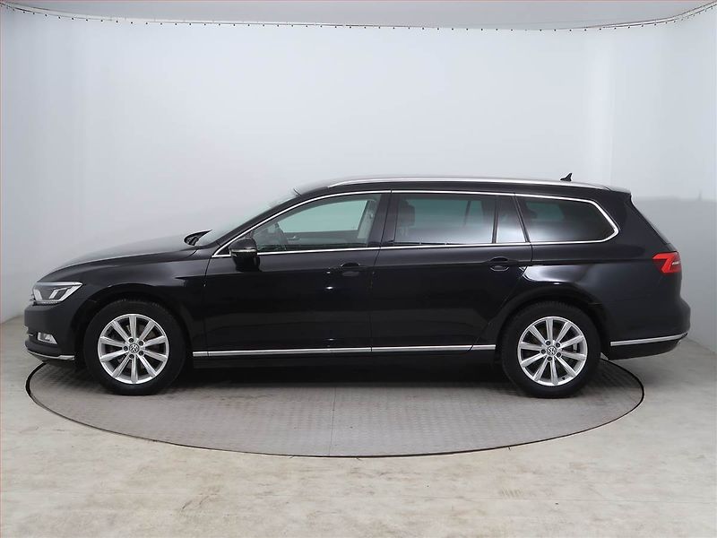 Volkswagen Passat (2018) Highline 2.0 TDI, Automat - fotka 3 z 12