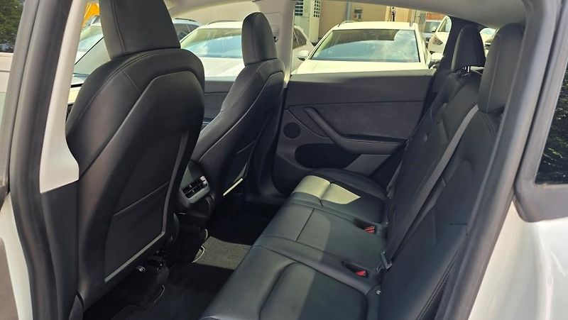 Tesla Model Y (2023) Long Range AWD DE SoH 93,7% TZ - fotka 9 z 34