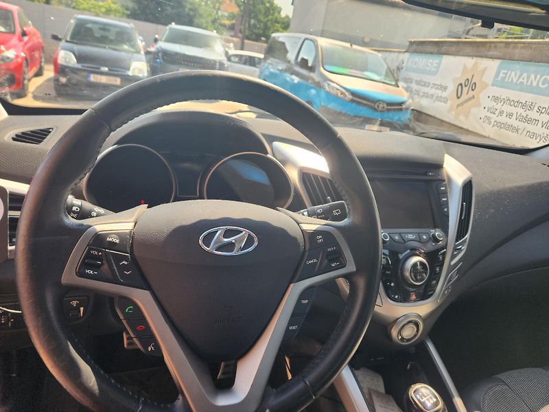 Hyundai Veloster (2011) 1.6-NAVI-KAMERA-PANORAMA - fotka 11 z 12