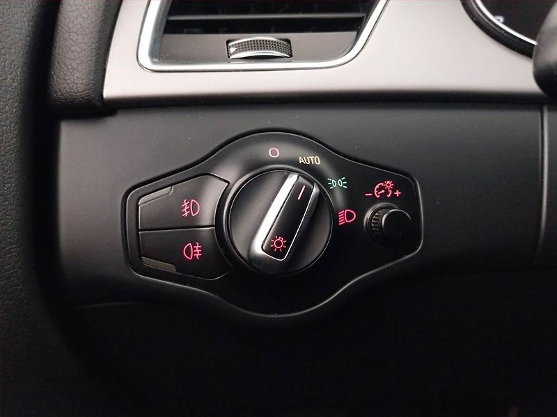 Audi A4 (2013) 2.0 TDI, Automat, Navi, Xenony - fotka 22 z 22