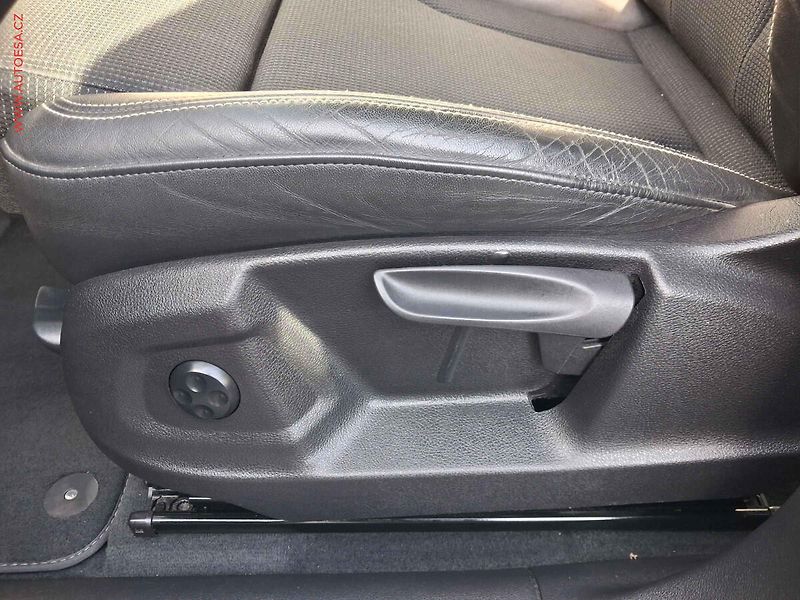 Audi Q5 (2012) 2.0 TDi quattro, S-line, TZ - fotka 14 z 15