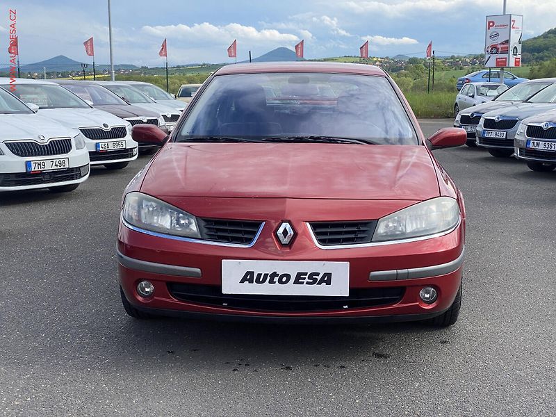 Renault Laguna (2005) 2.0 16V, AC, park.čidla - fotka 2 z 14