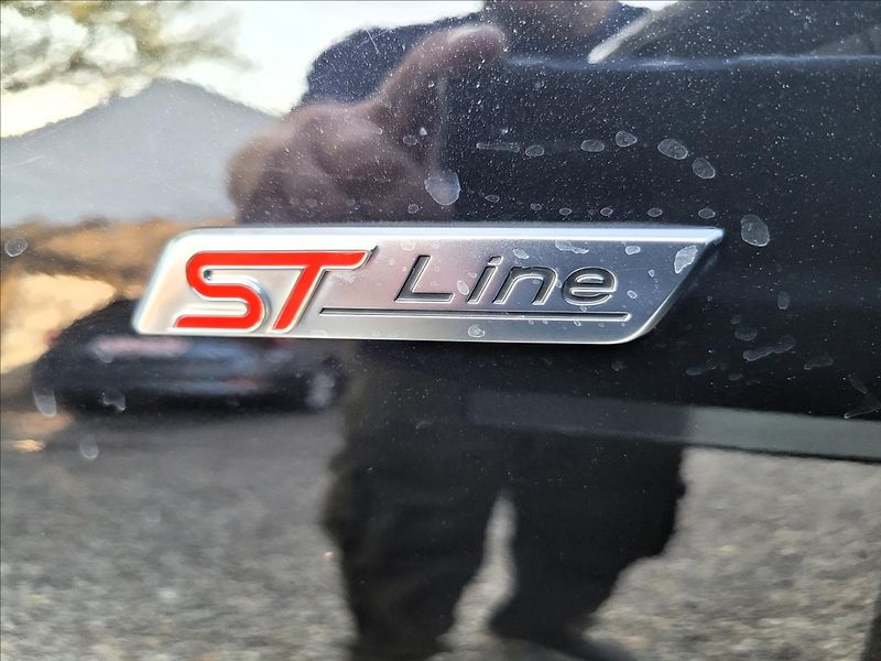 Ford Kuga 2,0 D,ST-line,led,kůže - fotka 49 z 50