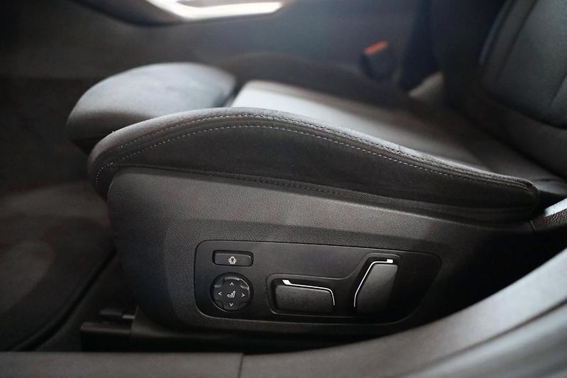 BMW i4 M60 xDrive - fotka 25 z 29