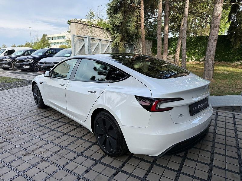 Tesla Model 3 --REZERVACE-- - fotka 4 z 39