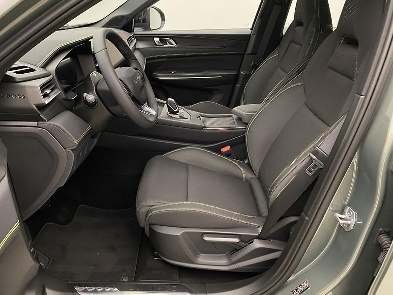 Lynk & Co 01 (2025) CORE PHEV AUT CZ 1.maj - fotka 3 z 95