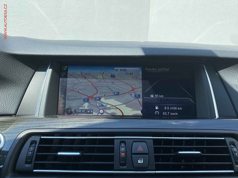 BMW Řada 5 (2015) 3.0 D 530D, LuxuryLine, AT - fotka 18 z 20