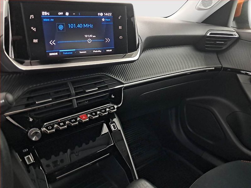 Peugeot 2008 (2021) 1.2 PureTech, Serv.kniha - fotka 12 z 19