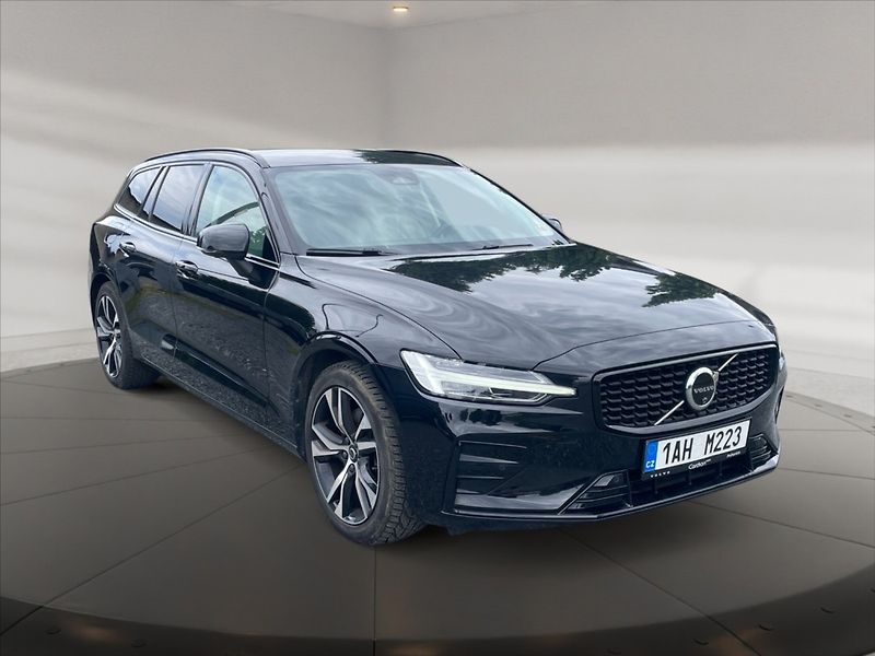 Volvo V60 2,0 B4 P Plus Dark AT - fotka 1 z 11
