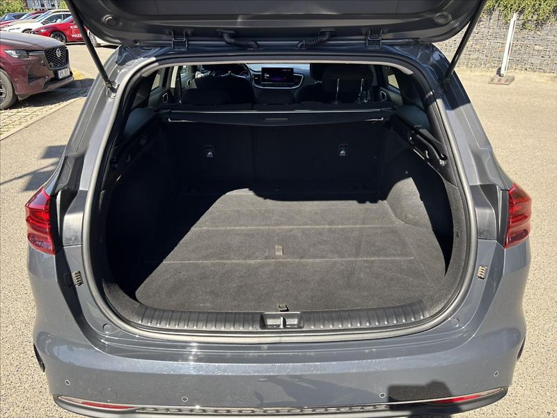 Kia Ceed 1,5 TGDi AT TOP PLNÝservisKIA - fotka 13 z 44