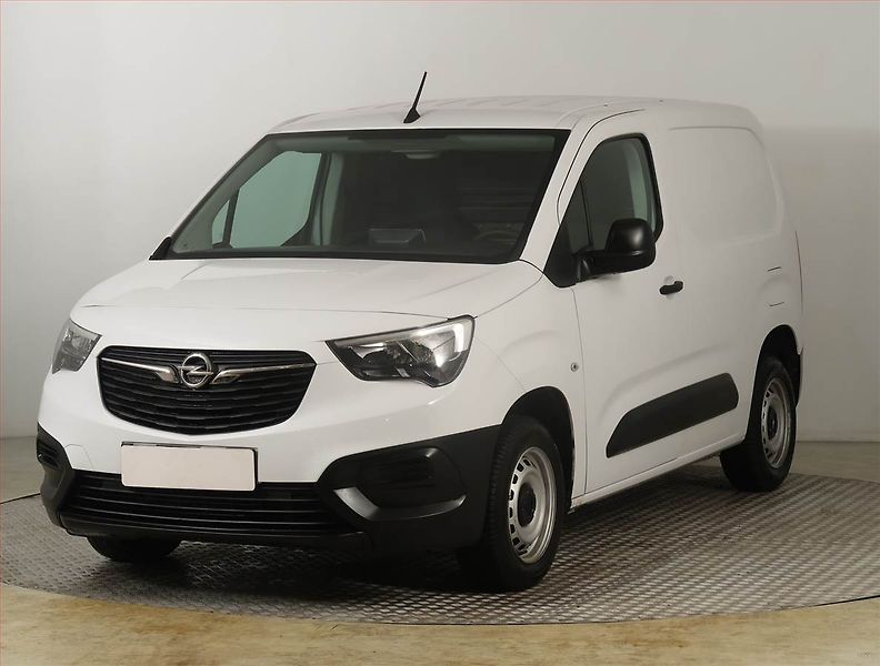 Opel Combo (2023) 1.2 Turbo, ČR, DPH - fotka 2 z 15