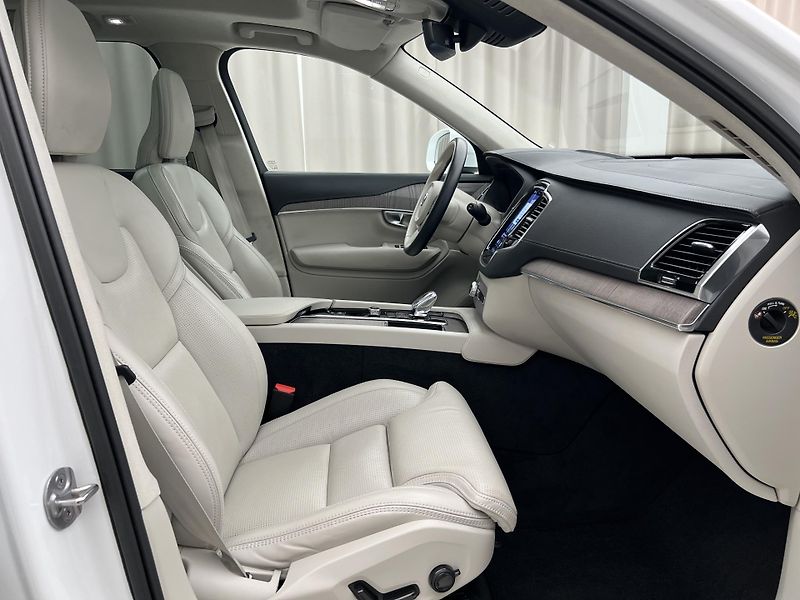 Volvo XC90 B5 AWD ULTIMATE BRIGHT 7 MÍST  - fotka 21 z 51