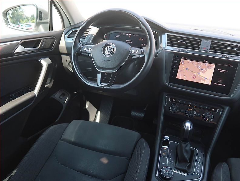 Volkswagen Tiguan Allspace (2020) R-Line 2.0 TDI, DSG,4X4 - fotka 7 z 26