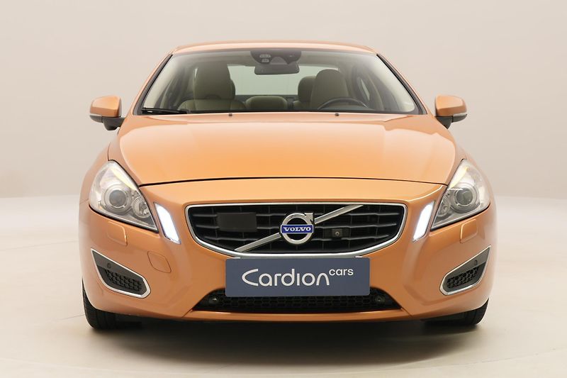Volvo S60 D3 SUMMUM REZERVACE - fotka 15 z 46