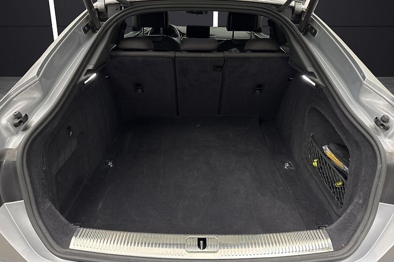 Audi A5 45TFSI quattro NezT Kam Matrix - fotka 18 z 19