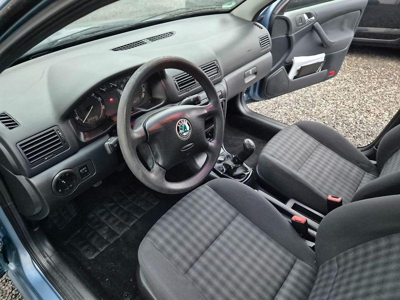 Škoda Octavia (2008) 1.6 MPI Zimáky,TOP - fotka 15 z 32