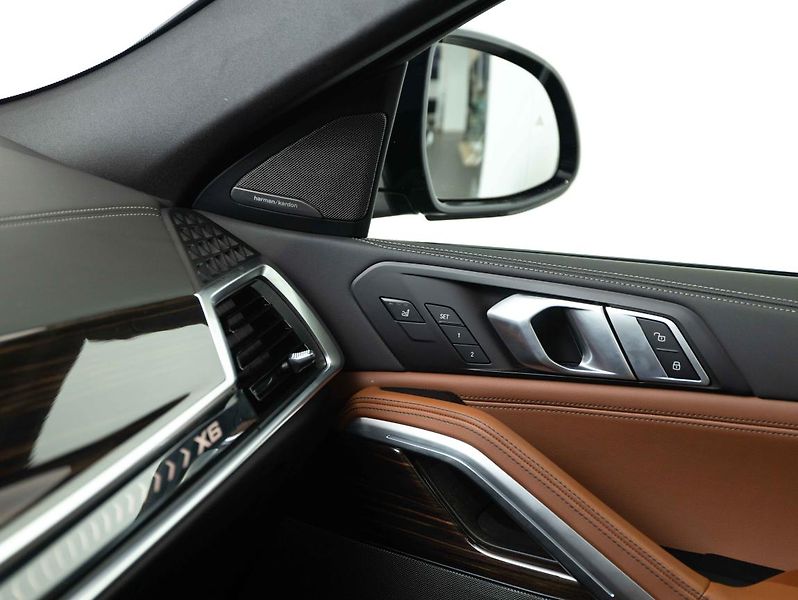 BMW X6 xDrive30d - fotka 16 z 24