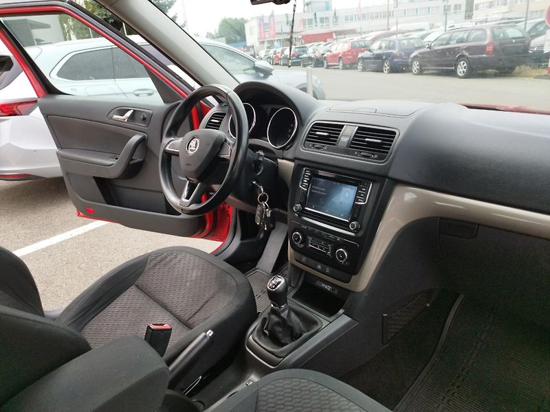Škoda Yeti (2015) 2.0TDI, volat-608 081 843 - fotka 15 z 16