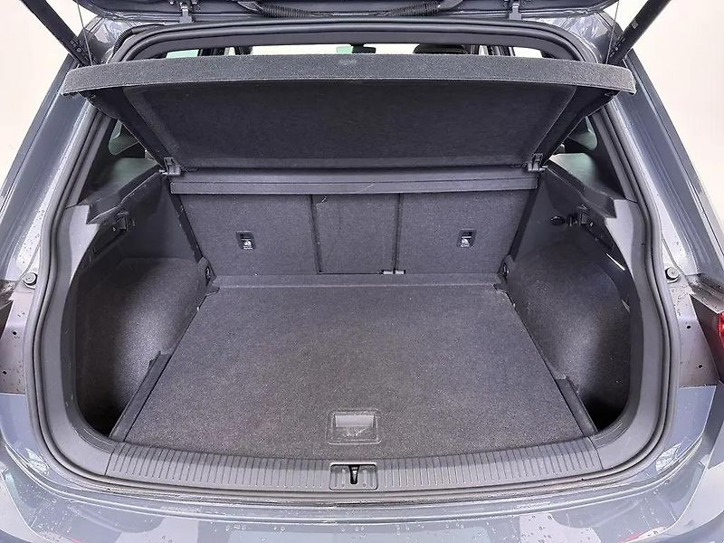 Volkswagen Tiguan 1.5TSI DSG R-Line 1.Maj DPH - fotka 13 z 14