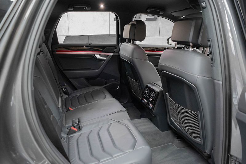 Volkswagen Touareg 3.0TDI R-LINE*TAŽNÉ*WEBASTO*ČR - fotka 15 z 49