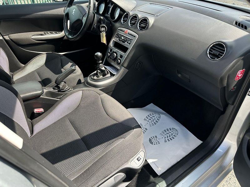 Peugeot 308 (2013) SW 1,6HDI 82Kw - fotka 14 z 24