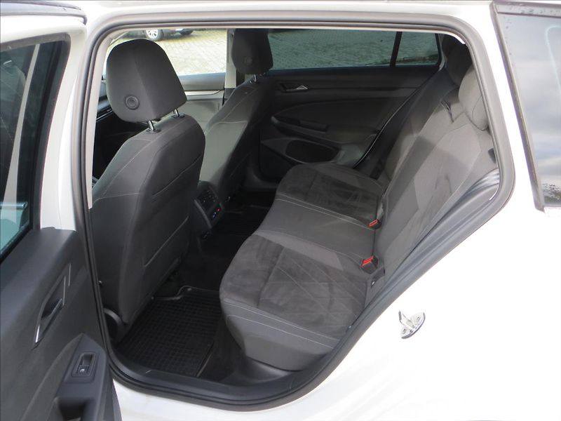 Volkswagen Golf Variant 1,5 TSI STYLE Akční CENA!!! - fotka 20 z 22